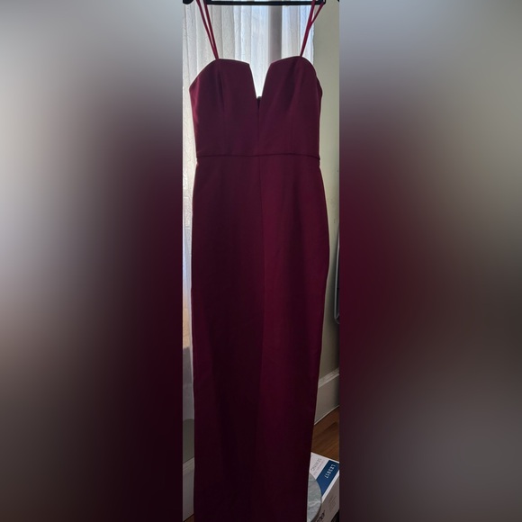 Beautiful Red Dress - Picture 4 of 6